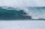 Tubo de Kelly Slater na praia de Pipeline, na North Shore de Oahu, no Havaí - foto de Laura Schunemann